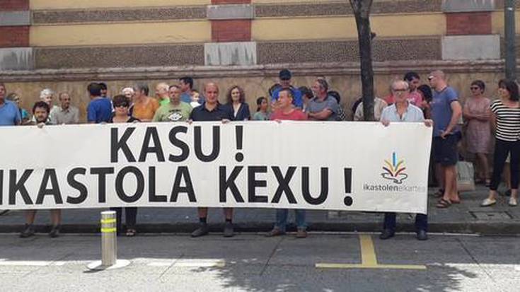 Ikastolek elkarretaratzera egin dute Bilbon