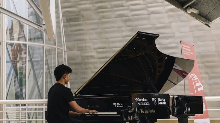 "Zure hiria pianoz beteko da ekimenak" 8 piano jarriko ditu Bilbon