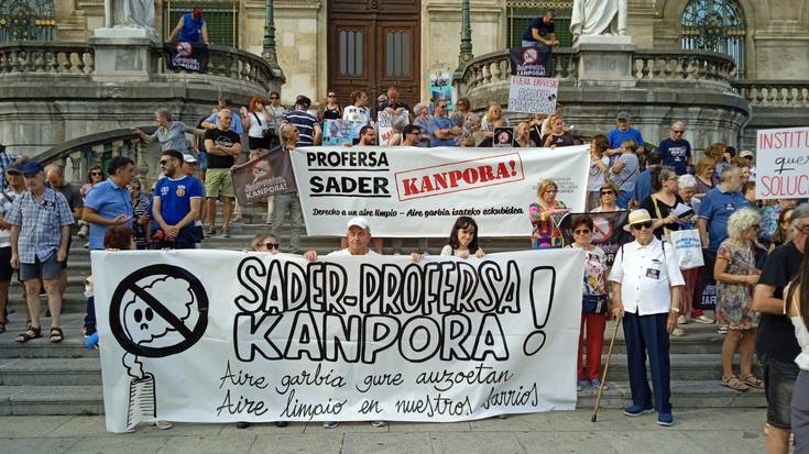 Sader eta Profersa enpresen jarduera eteteko eskatu dute