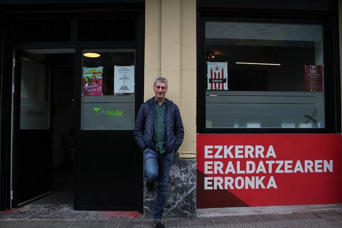 Oskar Matute: 'Alternatiba helburu jakin batekin sortu zen, ezker subiranistaren elkarlana sustatzea, eta helburu hori EH Bildu bezalako proiektuan gorpuztu dela kontuan izanik, pozik egoteko moduan gaude.'