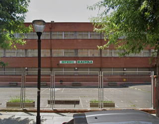 Intxixu HLHIko patio berdea eraldatzen: 47.000 euroko inbertsioa jolas inklusibo eta hezitzaileetan