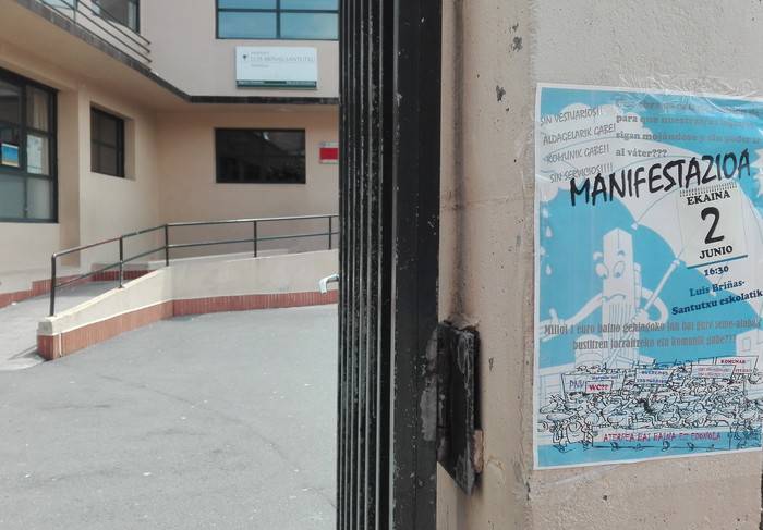 Aterpearen proiektua Briñaseko ikasleen beharrizanetara moldatzeko manifestazioa egingo dute