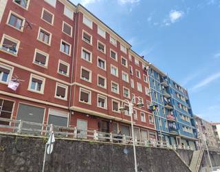 Gizon batek bere alaba hil du eta ondoren bere buruaz beste egin du