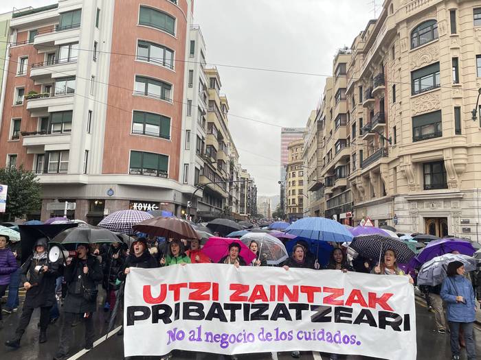 Goizeko mobilizazioa Udaletxera heltzen