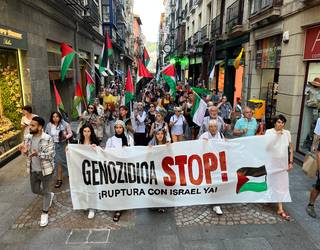 Hamarnaka lagun bildu dira gaurko manifestazio zaratatsuan