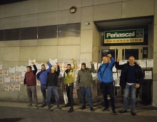 LAB eta ESK sindikatuek mobilizazioak egin zituzten atzo Peñascal Koopek kaleratutako langile baten berronartzea eskatzeko