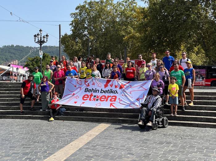 Bilboko Konpartsak eta SARE: “Bada garaia “Etxera” aldarria erreibindikazio izatetik guztion lorpen izatera pasatzeko”