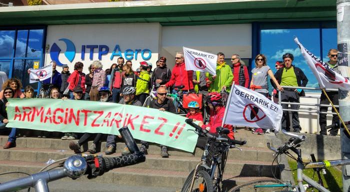 Gerra, gastu militarra eta armagintzaren aurkako XII bizikleta-martxa burutu dute