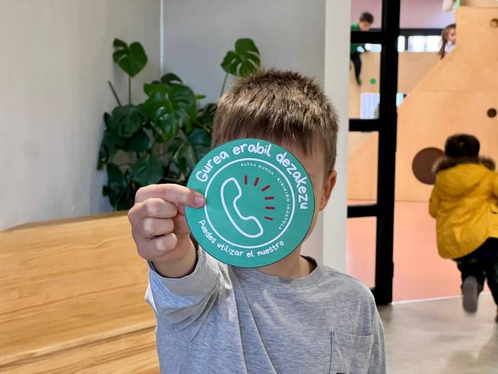 Kirikiño Ikastolak "Geurea erabil dezakezu" ekimena abiarazi du Txurdinagako 65 saltoki baino gehiagorekin elkarlanean