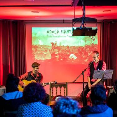 “Odola kantari. Euskal kantugintzaren tragepedia” Kafe Antzokiko goiko partean