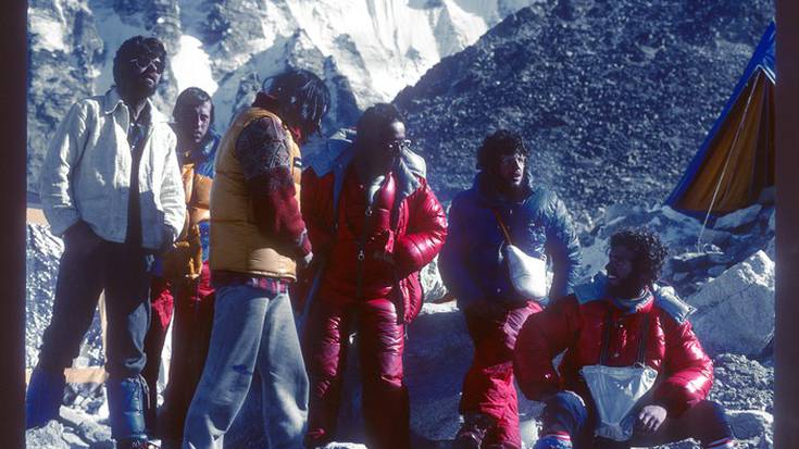 Euskal Espedizioa Everest gailurrean Emilio Hernandoren argazkietatik gogoratzen