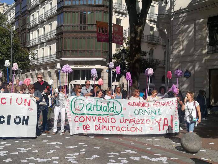 Bizkaiko Aldundiko garbitzaileek mobilizazioekin jarraitzen dute