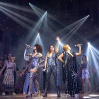 Mamma Mia! ikuskizun musikalak Arriagako publikoa liluratuko du