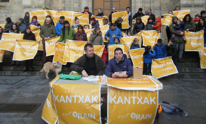 Atxuritarrek Udalari "sinestu" ez, eta "kantxak orain" eskatzeko manifestazioa egingo dute