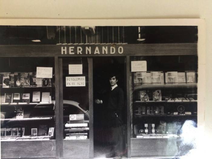 Emilo Hernando bere liburu-dendan