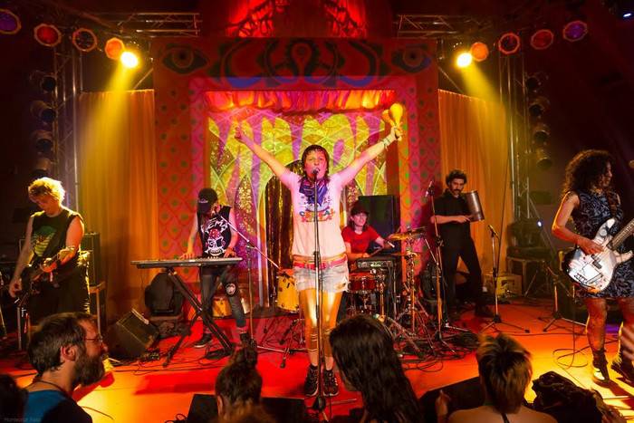 Kumbia Queers cumbia-punk talde argentinarrak joko du gaur Santutxuko jaietan