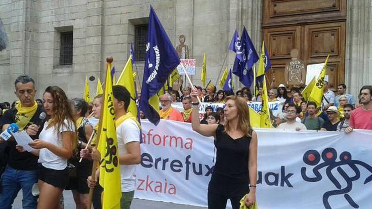Muga-politikak salatzea, giza eskubideak defendatzea eta elkartasuna adieraztea helburu duen karabana