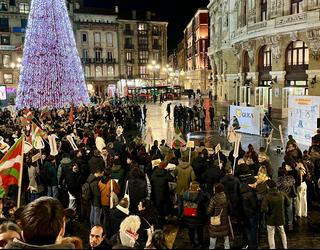 Milaka euskaltzalek erdalduntze makina eraitsi eta Bilbo euskaraz datorrela aldarrikatu dute
