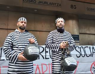 Berri-Otxoak 8.000 langileri egindako murrizketen aurkako protesta egin du