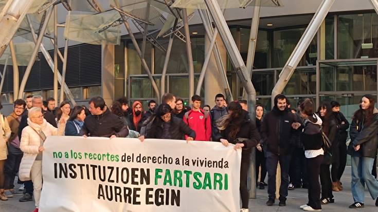 Protesta “Etxebizitza Politikei buruzko Nazioarteko Biltzarraren” inaugurazio ekitaldian