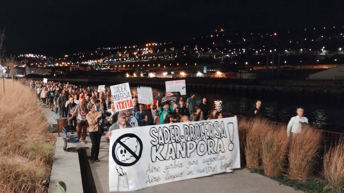 Profersan eta Saderrek hondakinak handitzeko baimena jaso dute isilpean, auzokideen protesten erdian