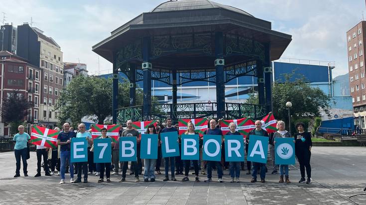 Larunbatean Autonomia kalea ikurrinaz betetzeko deia egin du Gure Eskuk