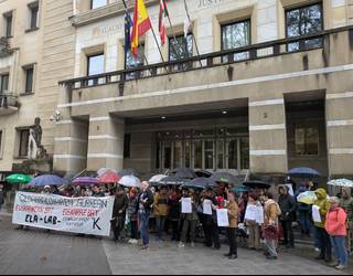 Euskarari gaztelaniak duen estatus bera aitortzeko eskatu dute Kontseiluak, ELAk eta LABek