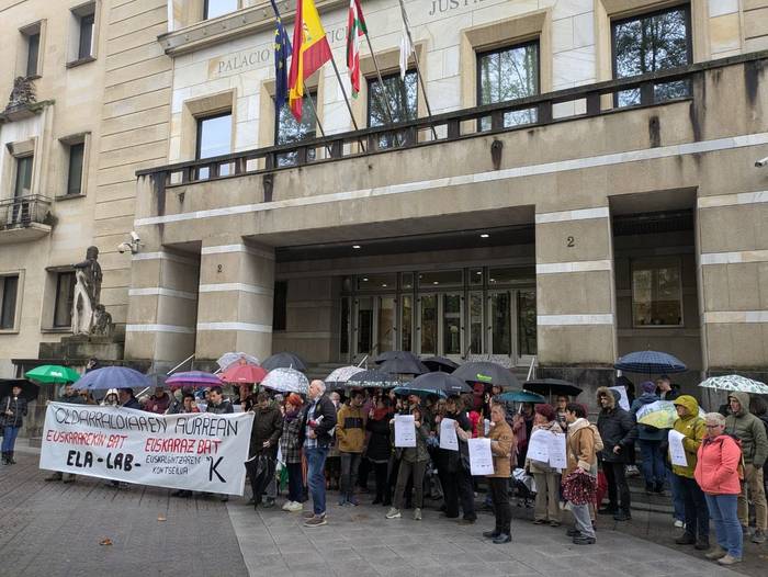 Euskarari gaztelaniak duen estatus bera aitortzeko eskatu dute Kontseiluak, ELAk eta LABek