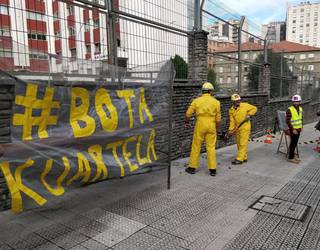 Espetxe-zigorrik gabe eta gutxieneko isunak Bilboko kuartel militarra eraisten saiatu ziren bi antimilitaristentzat