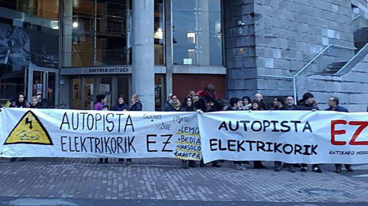 Autopista Elektriko berriaren kontrako elkarretaratzea