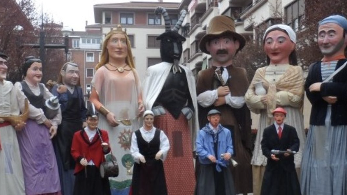 Dantza plazetan gabonetan: ONDALAN ERRALDOIEN KONPARTSA Luzarran