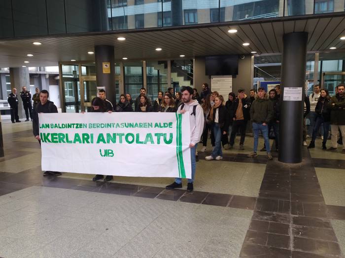 EHU-ko ikerlarien baldintzen hobetzea eskatu du UIB-k