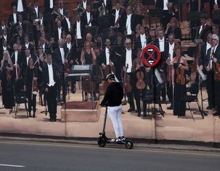 Bilboko Orkestra Sinfonikoaren mendeurrena ospatzeko mural erraldoia