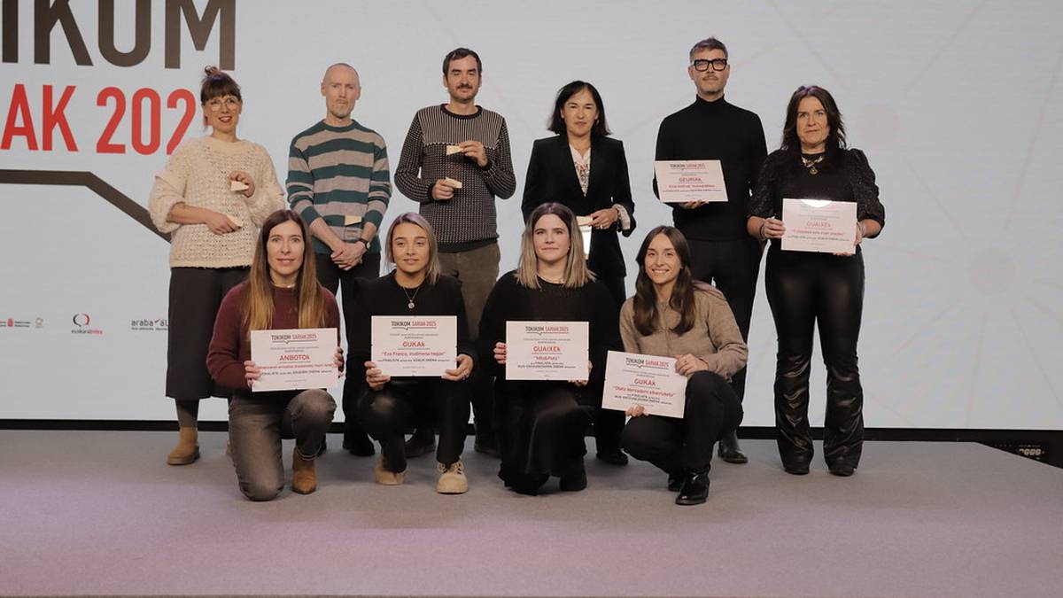 Puntua, Aiaraldea eta Antxeta Irratia saritu ditu TOKIKOMek
