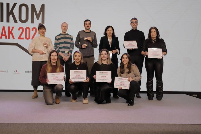 Puntua, Aiaraldea eta Antxeta Irratia saritu ditu TOKIKOMek