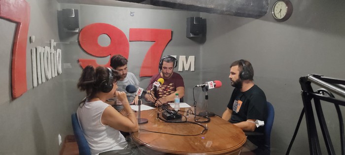 Arkaitz Otazua Aboitiz eta Iñaki Fernández de Nograro oroitzeko irrati saioa egin du Etxebarrieta Memoria Elkarteak