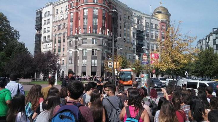 Hazte Oir plataformaren autobusak ezin izan du bere kanpaina Bilbon zabaldu