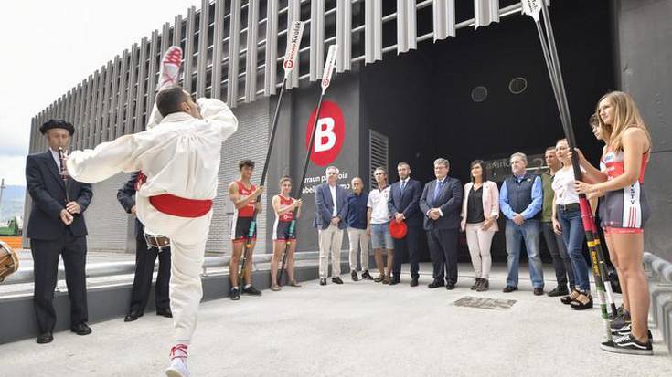 Arraunketarako udal-pabiloi berria inauguratu dute