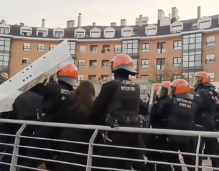 Ertzaintzarekin istilua Txurdinagako pertsona zaurgarri baten etxegabetzean