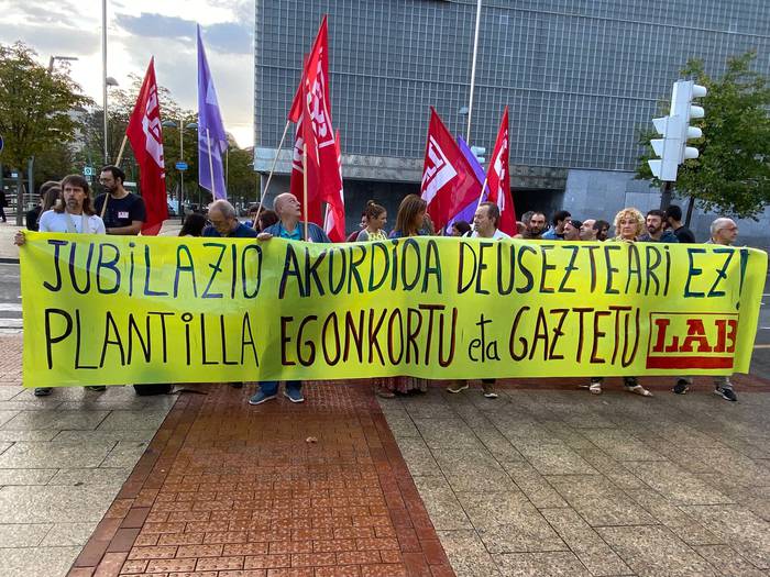 Gehiengo sindikalak jubilazio akordioak ez deuzestatzea eskatu dio UPV/EHUri