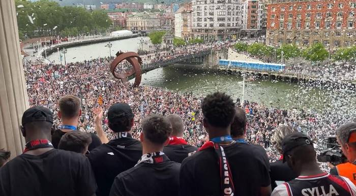 Emozioz altxatu du kopa Bilbao Basketek