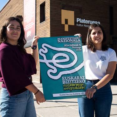 Euskararen Errepublikaren aldeko manifestazioa deitu du Euskal Herrian Euskaraz mugimenduak