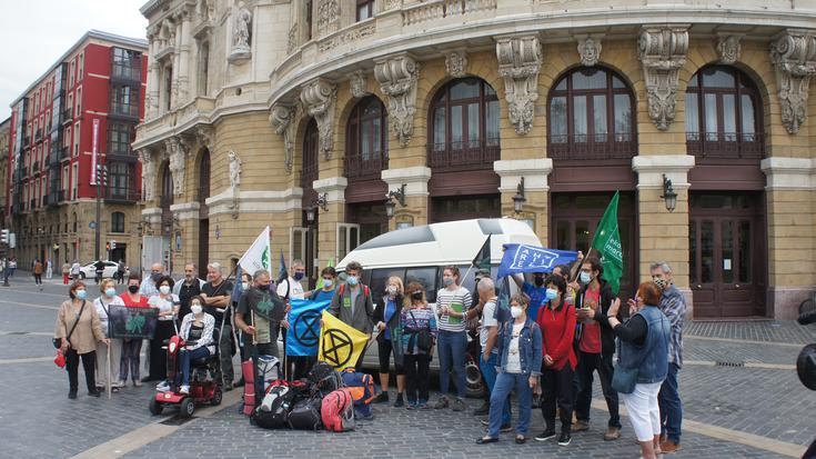 Arriaga Plazatik Glasgowra oinez, klimaren aldeko borrokan