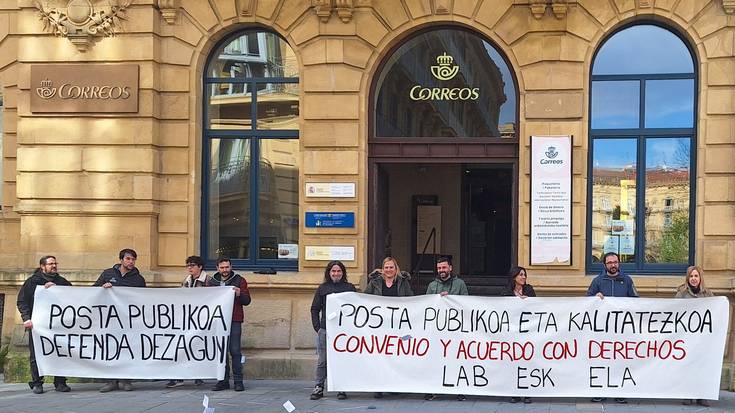 Correoseko langileen eskubideak eta zerbitzu publikoaren kalitatea defendatzeko eskatu dute