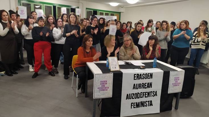 Eraso bat salatzeko ekintzen ondorioz isunak jarri dizkiete feminista biri