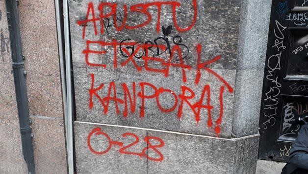 Eraginek manifestaziora deitu du apustu etxeen aurka