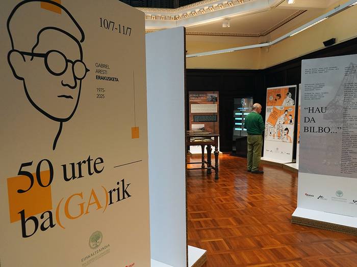 Gabriel Aresti idazle eta euskaltzain urgazlearen erakusketa ikusgai