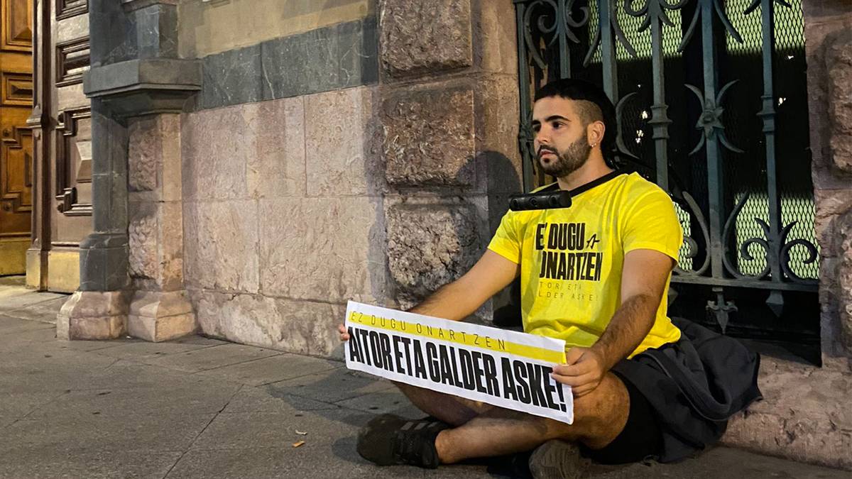 Ernaiko militanteek Moyuako Espainiako Gobernuaren ordezkaritzan protesta egin dute gaur goizean