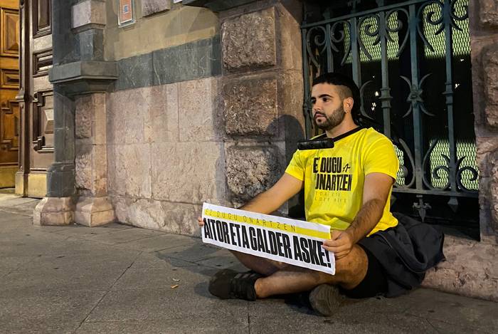 Ernaiko militanteek Moyuako Espainiako Gobernuaren ordezkaritzan protesta egin dute gaur goizean