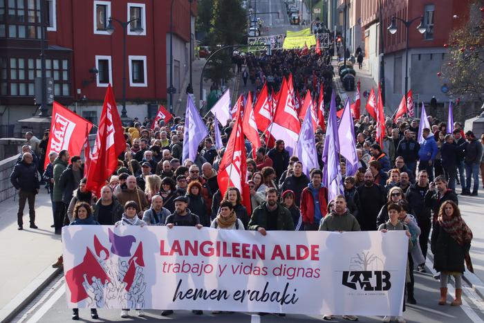 LABeko mila ordezkaritik gora zaintza, enplegua eta aberastasuna banatzeko neurriak exijitu dituzte